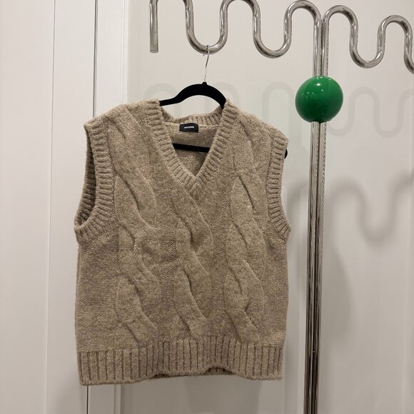 We11done Sweaters - We11done Cable Knit Wool Blend Vest Beige Size S
